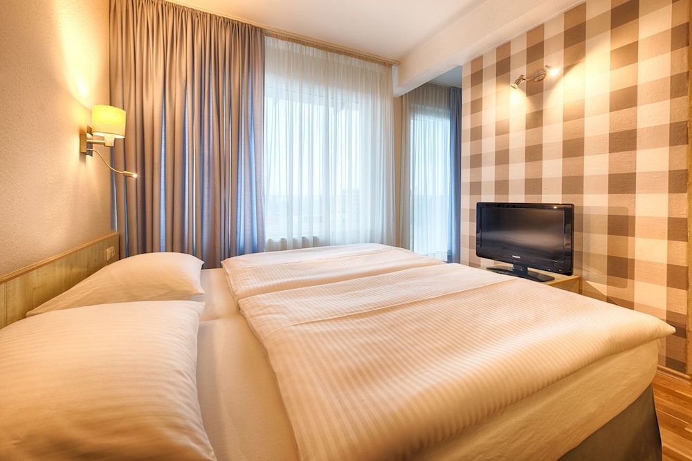 Enjoy Hotel Berlin City Messe Comfort Double or Twin Room 4