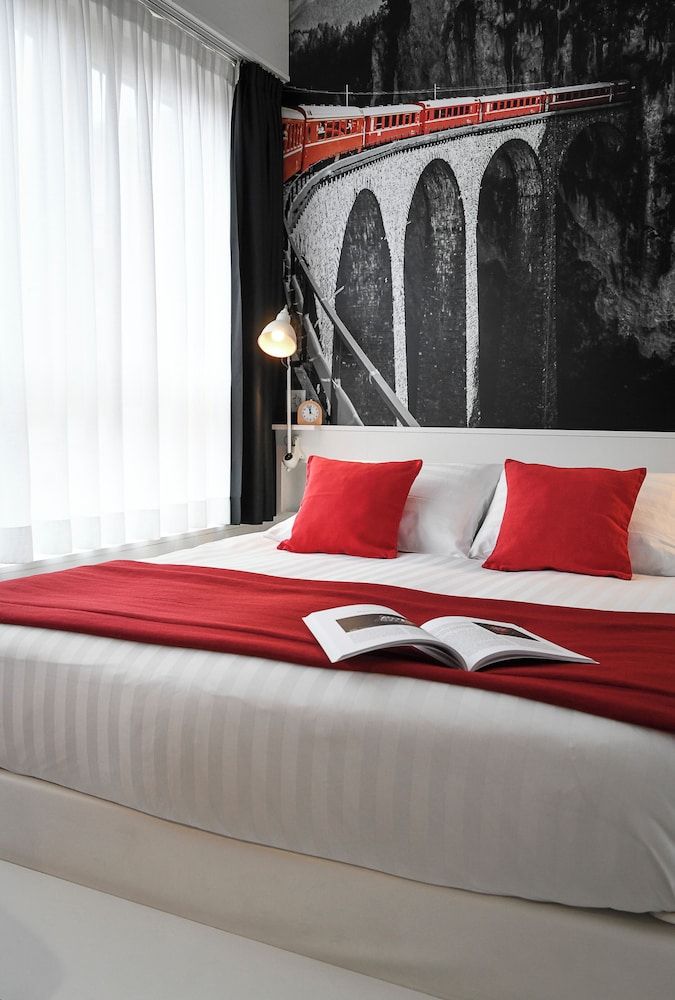 Home Swiss Hotel Standard Double Room