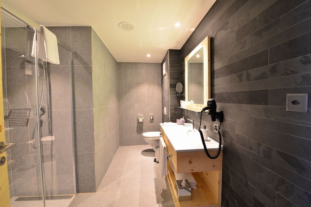 Alpenhotel Fleurs de Zermatt Double Room, Mountain View (Style) 3