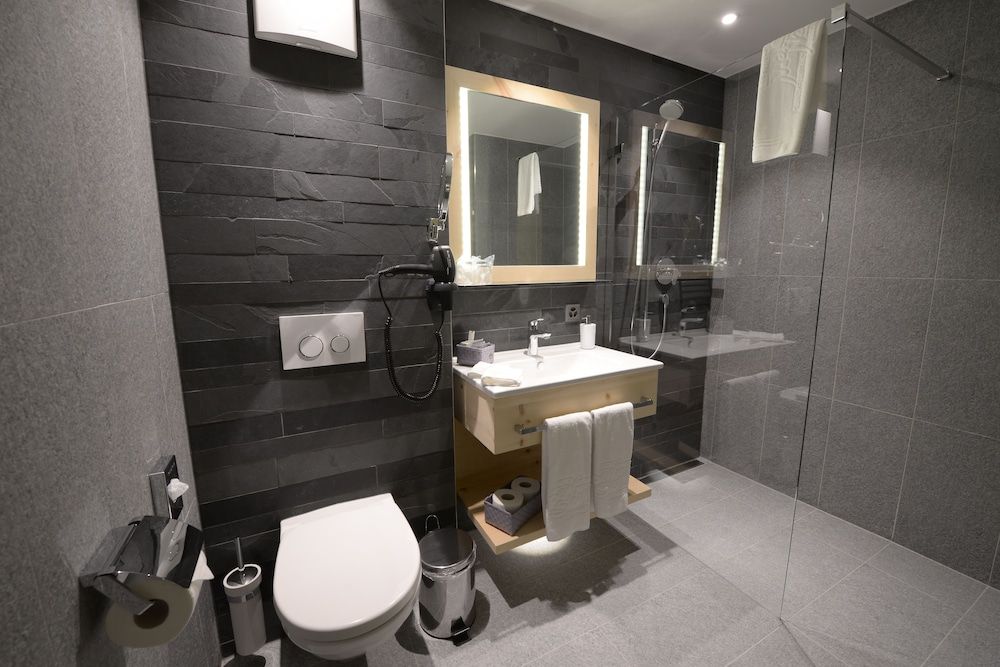 Alpenhotel Fleurs de Zermatt Double Room, Mountain View (Style) 4