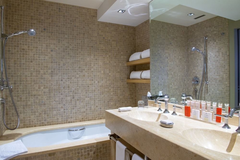 Hôtel Les Armures Deluxe Room 7