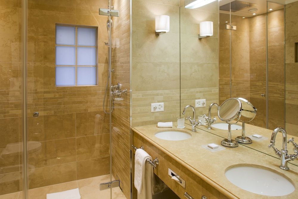 Hôtel de La Cigogne Classic Double Room 5