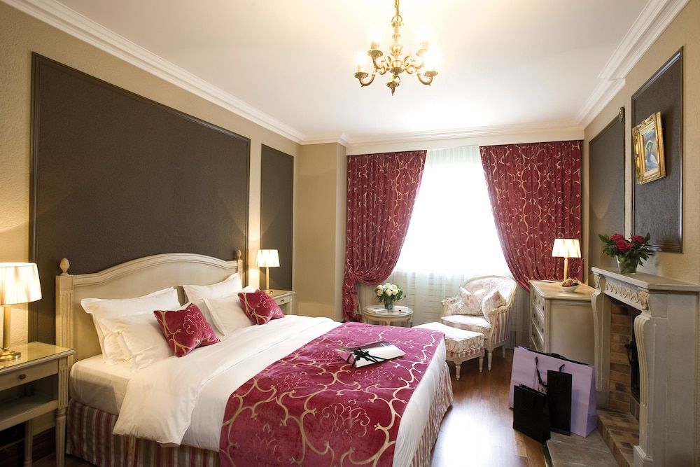 Hôtel de La Cigogne Classic Double Room 4