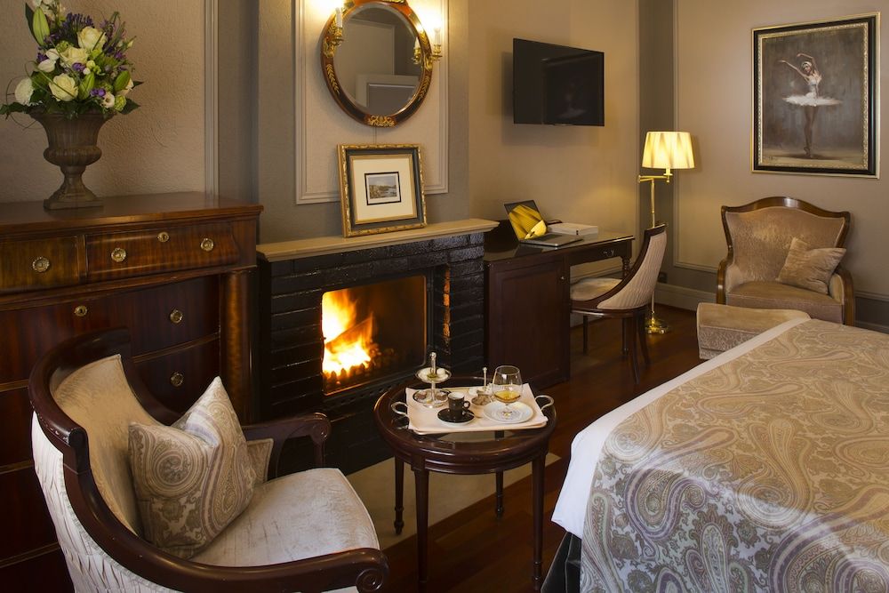 Hôtel de La Cigogne Classic Double Room 6