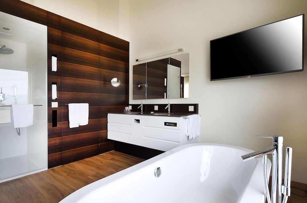 Hôtel Glanis Junior Double Room, Bathtub, Lake View 5