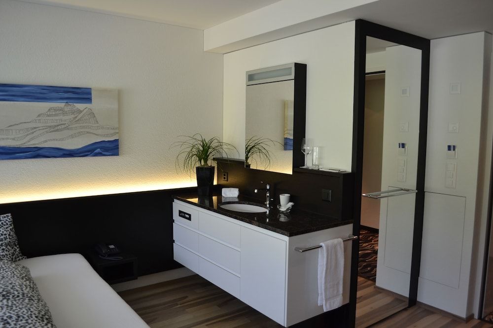 Hôtel Glanis Junior Double Room, Bathtub, Lake View 11