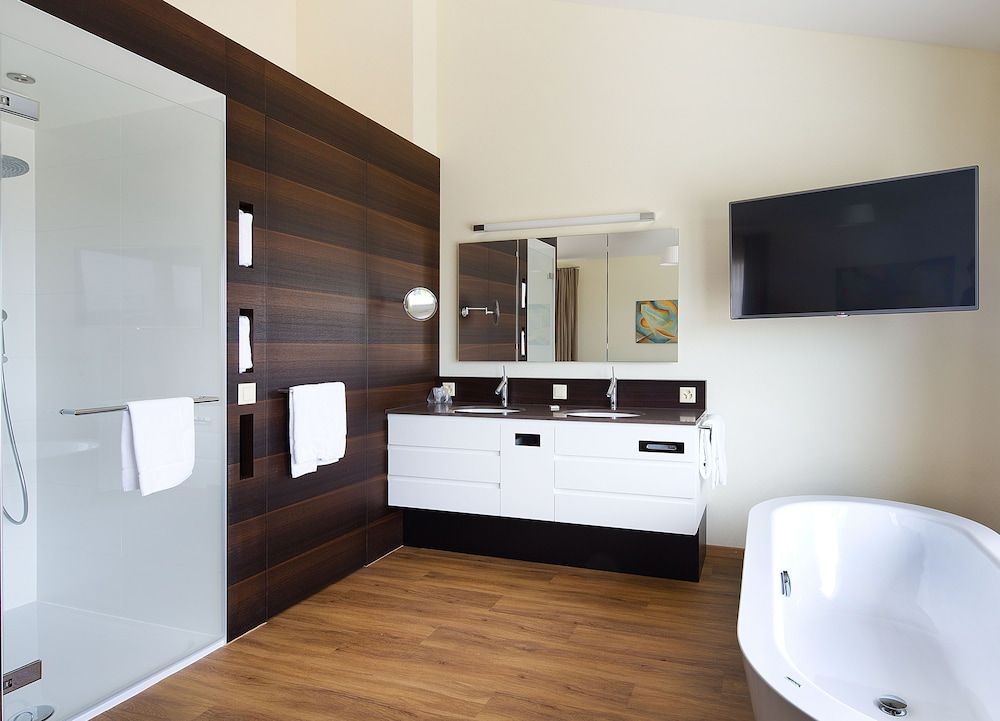 Hôtel Glanis Junior Double Room, Bathtub, Lake View 12