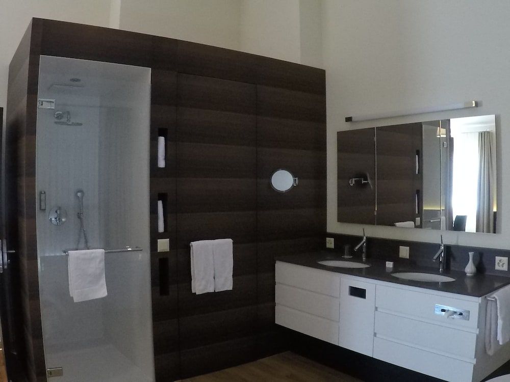 Hôtel Glanis Junior Double Room, Bathtub, Lake View 9