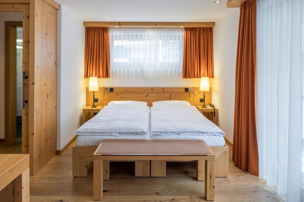 Phoenix Standard Double Room, 2 Twin Beds 4