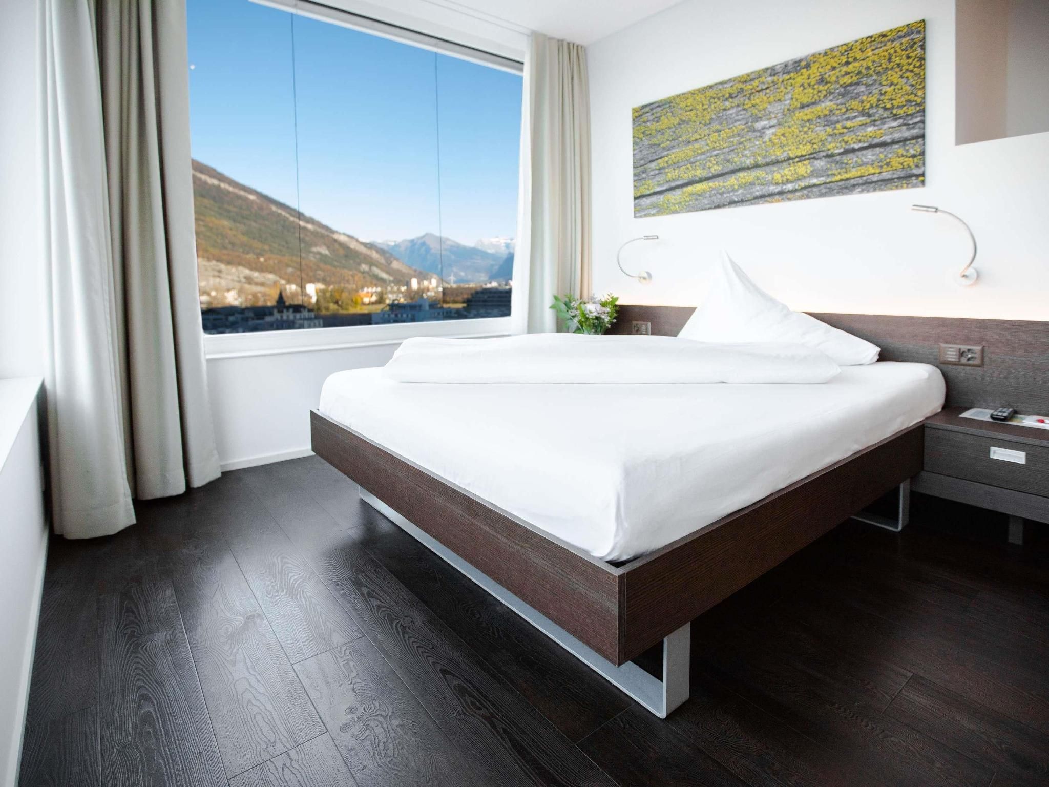 Superior "Corner" Room With 1 Double Bed