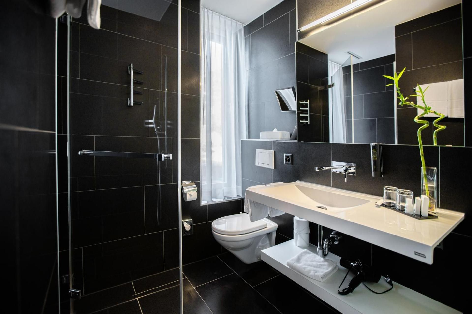Superior "Corner" Room With 2 Single Beds