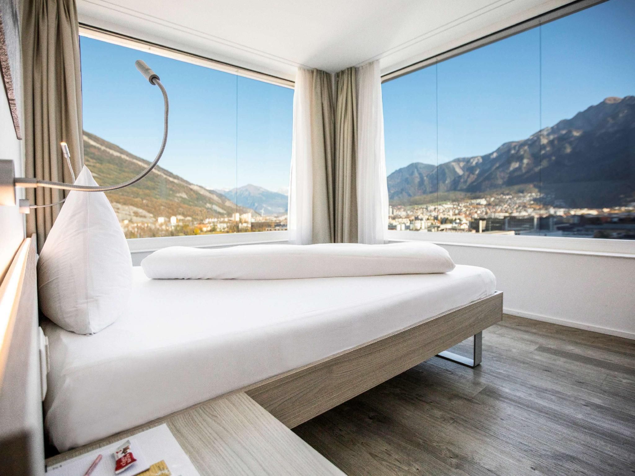 Superior "Corner" Room With 1 Double Bed
