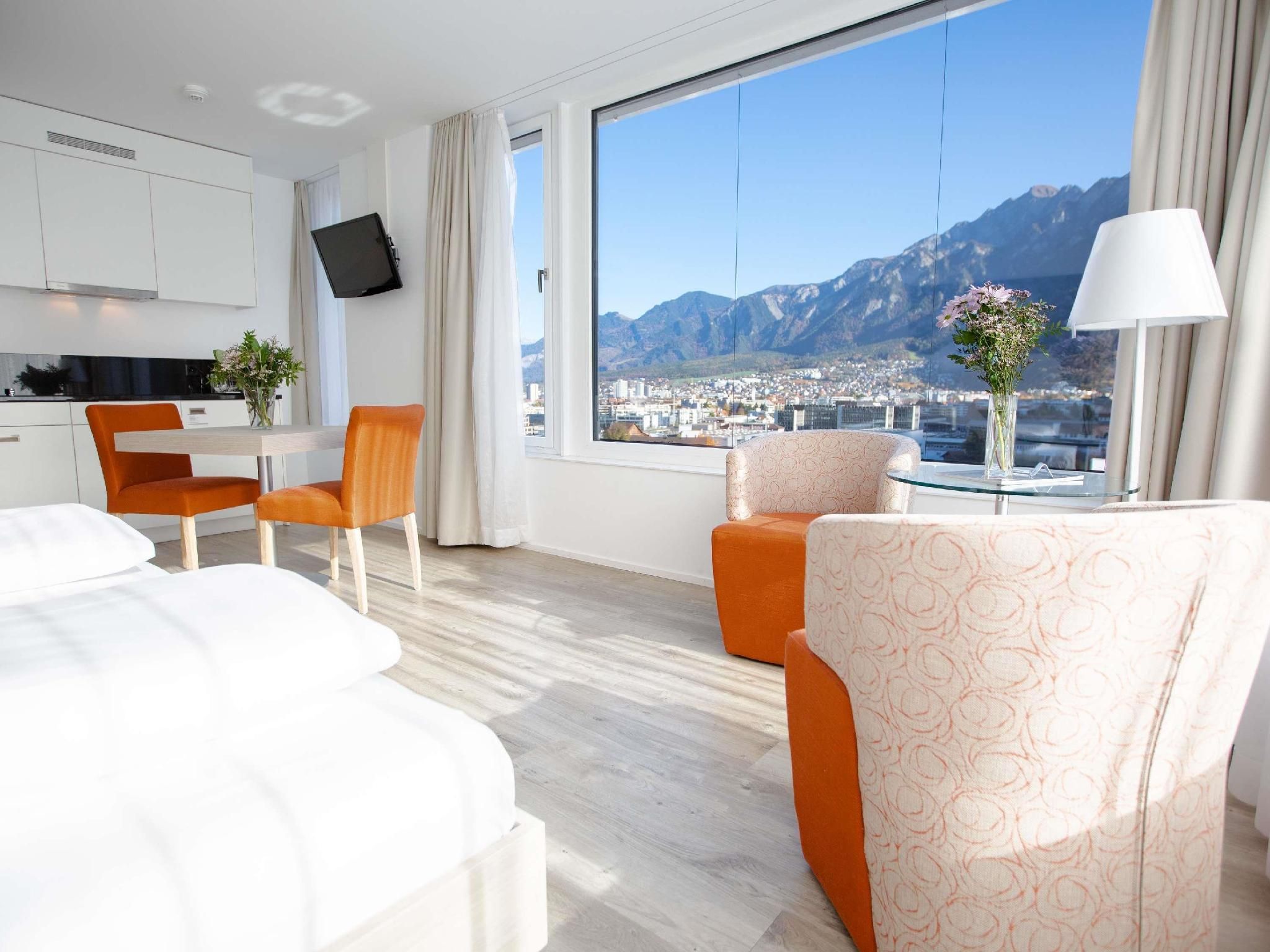Deluxe Room with 2 single beds, Mountain view