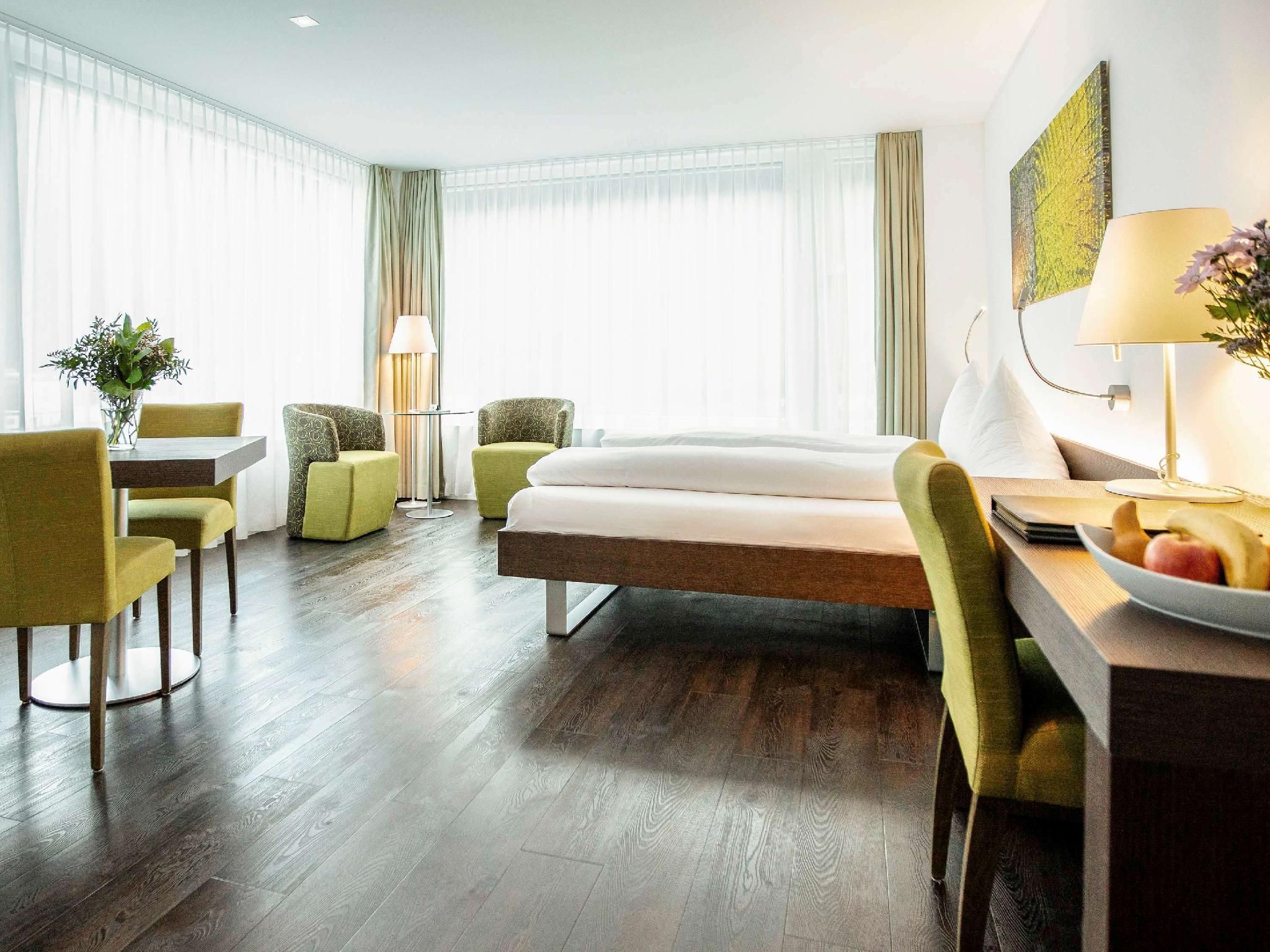 Superior "Corner" Room With 2 Single Beds
