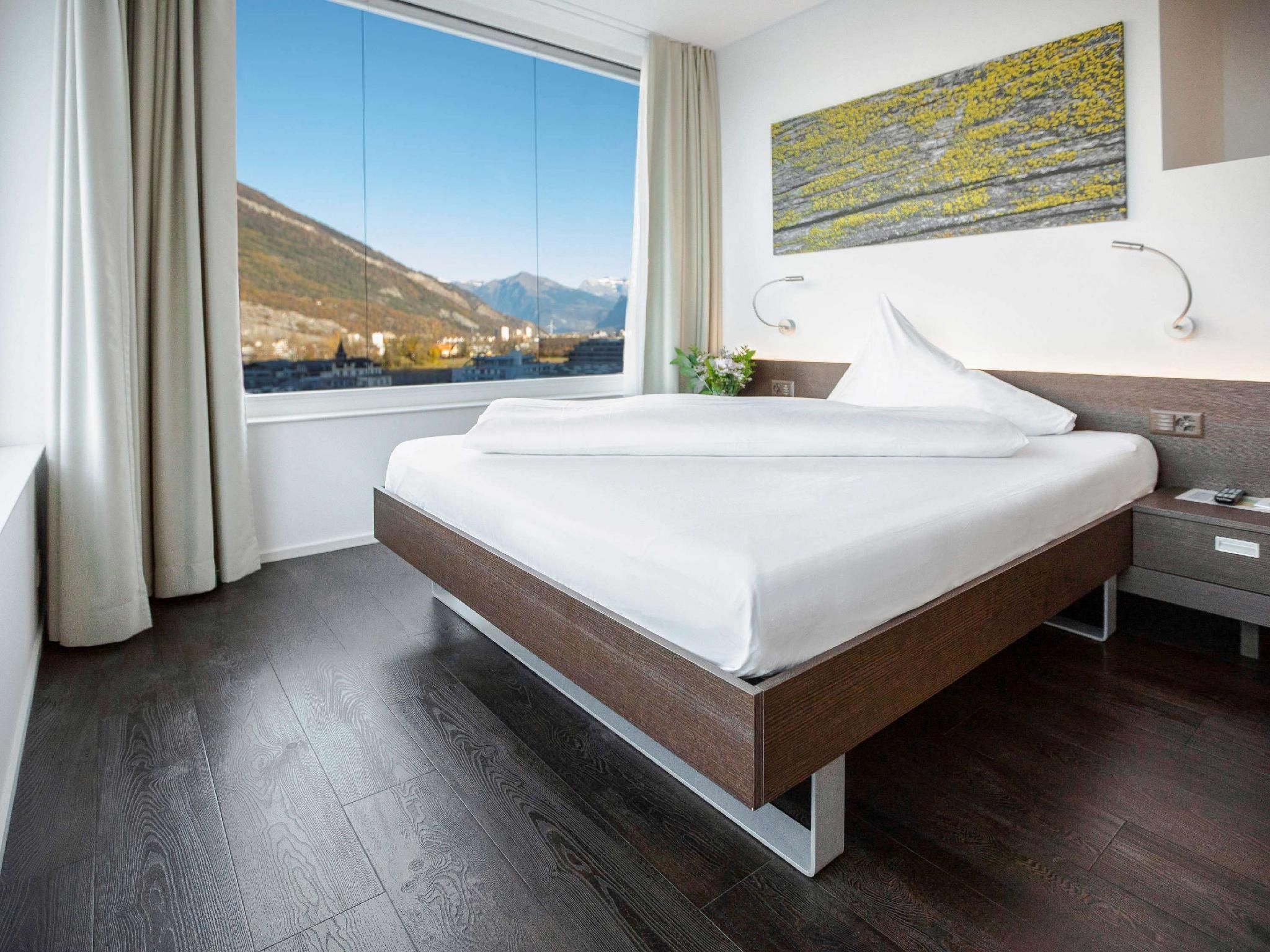 Comfort room with 1 double bed