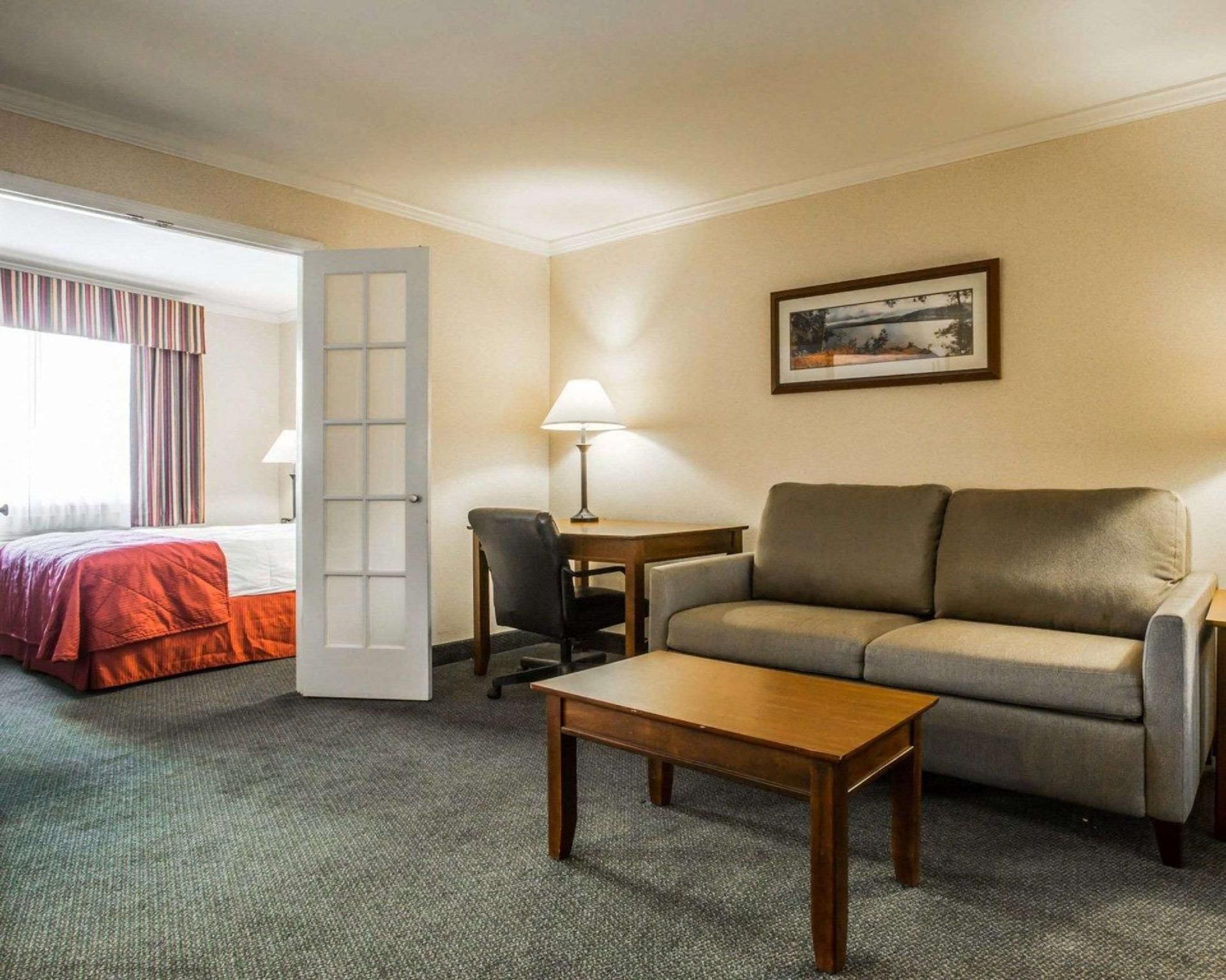 1 King Bed, 1 Queen Bed, Suite, Nonsmoking