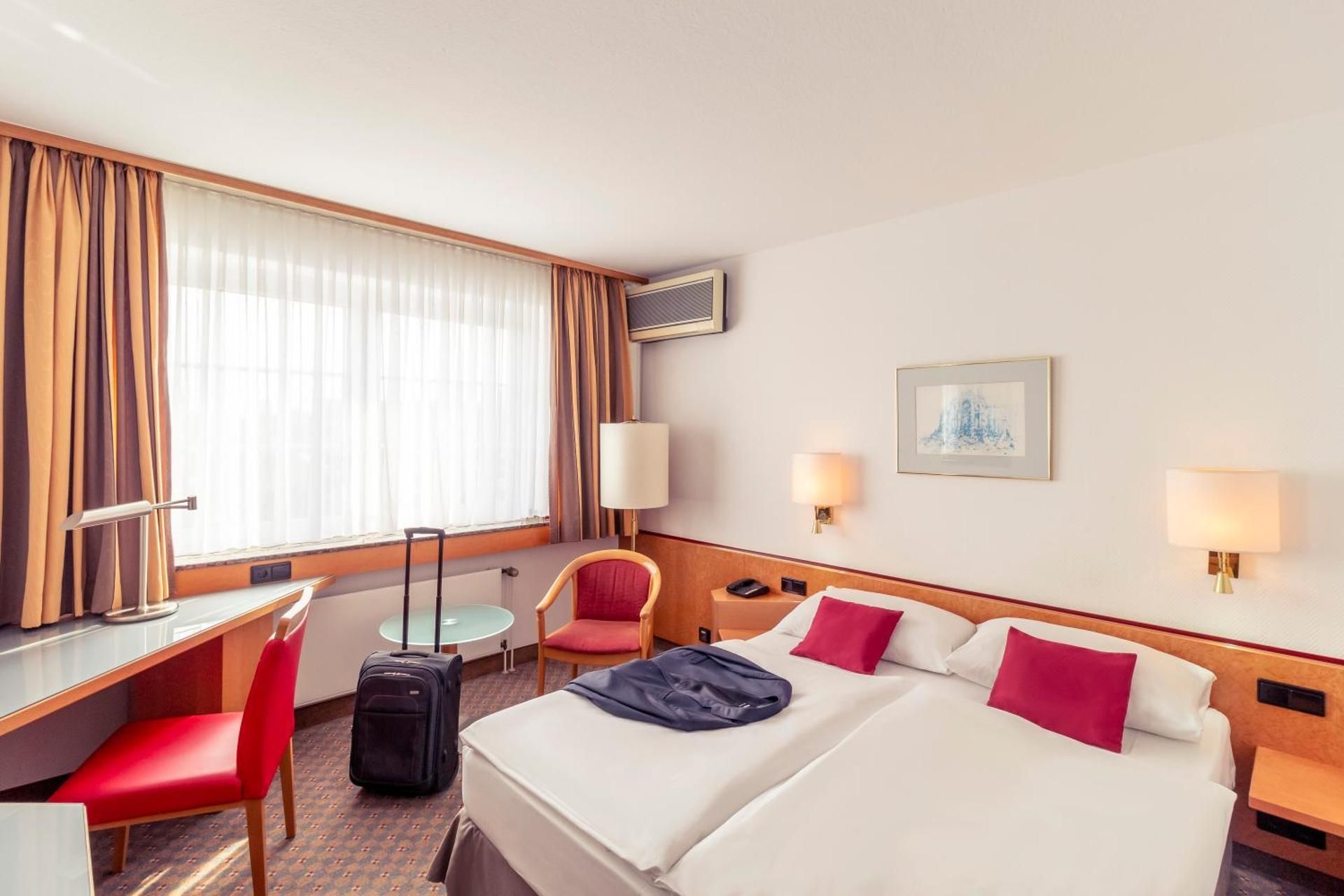 Mercure Hotel Koeln City Friesentrasse Standard Queen Bed 2