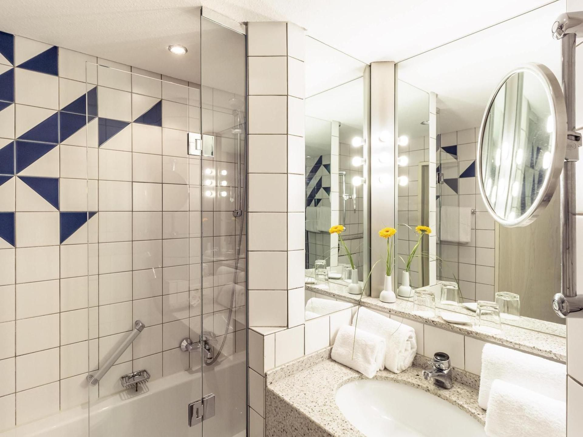 Mercure Hotel Koeln City Friesentrasse Standard Queen Bed 3