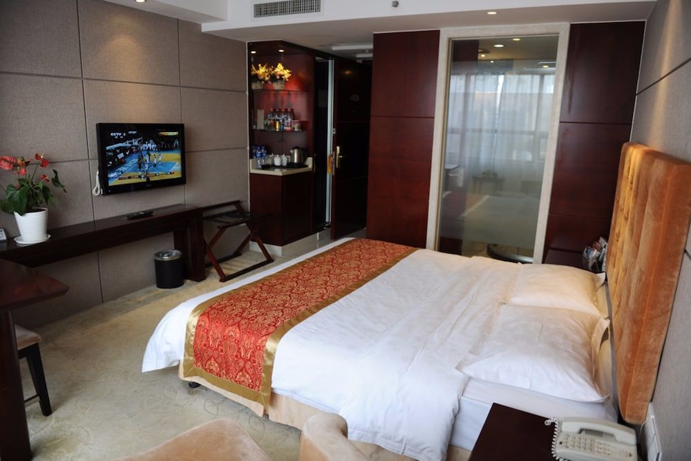 Deluxe Queen Room (Main Building)