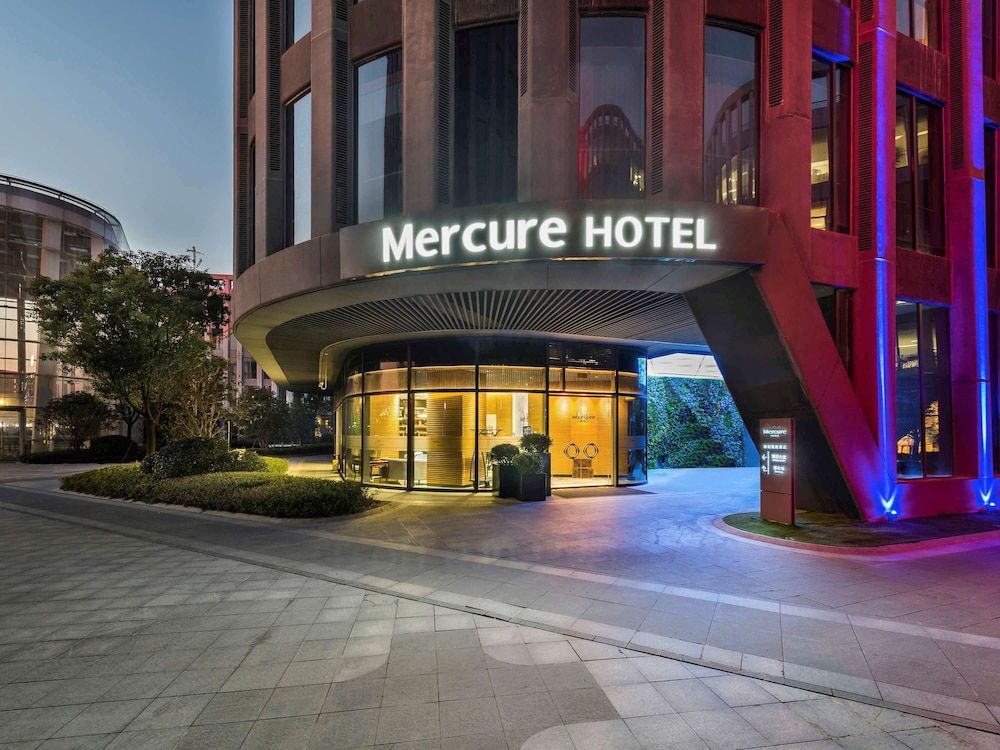 undefined Mercure Shanghai Hongqiao Railway Station 5