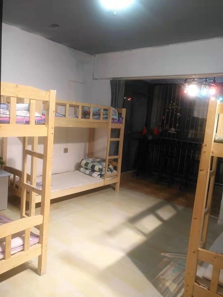 6 Beds Shared Dormitory
