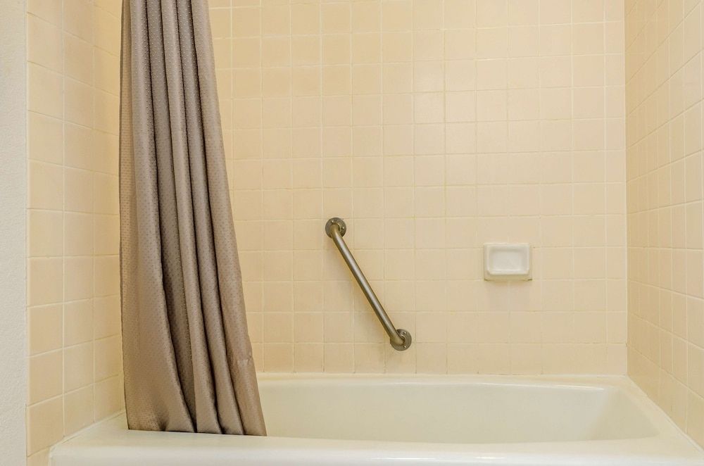 Motel 6 Oakdale, CA Standard Room, 2 Queen Beds, Non Smoking 11