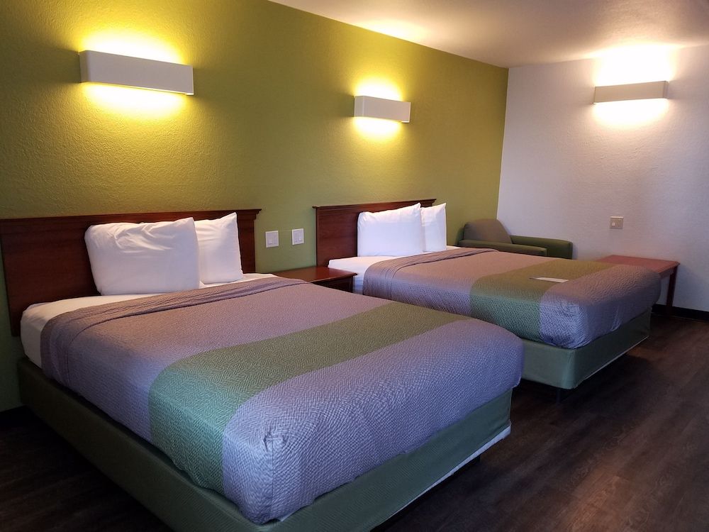 Motel 6 Oakdale, CA Standard Room, 2 Queen Beds, Non Smoking 3