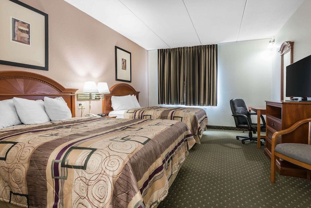 Standard Room, 2 Queen Beds, Non Smoking