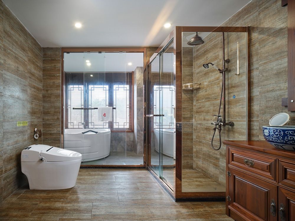 Lee's Boutique Resort Deluxe Suite, Balcony, Lake View 5