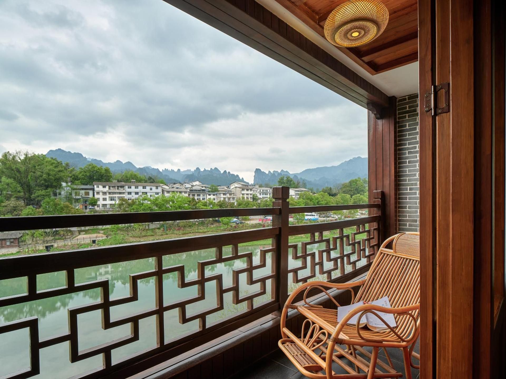 Lee's Boutique Resort Deluxe Double Room with Balcony 2