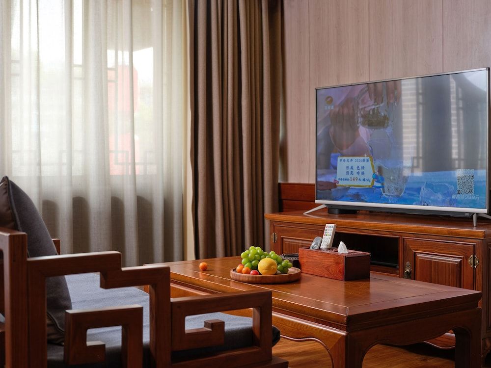 Lee's Boutique Resort Twin Room with Lake View 12