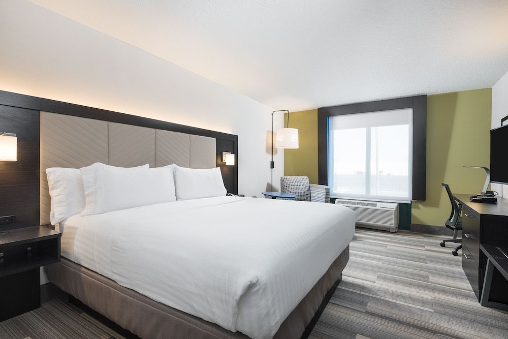 Standard Room, 1 King Bed, Accessible (Communications, Mobility, Access Tub)