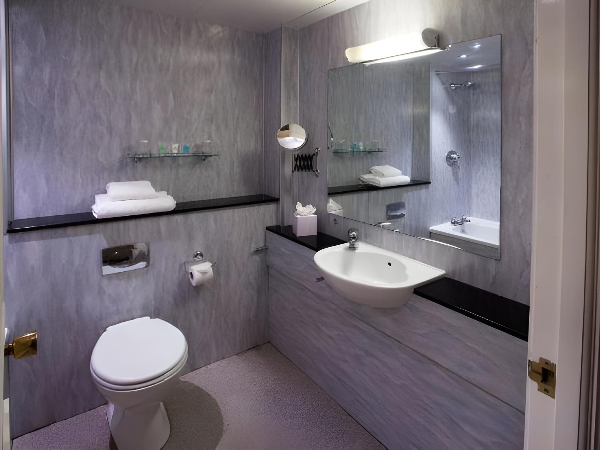 undefined Britannia Sachas Hotel 4