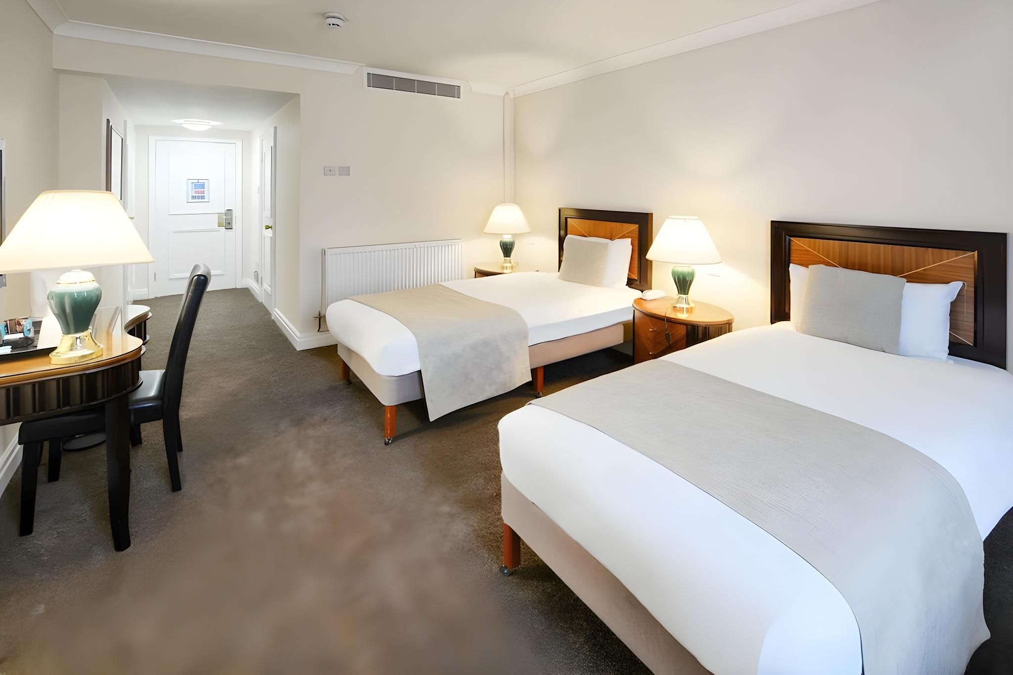 undefined Britannia Sachas Hotel 5