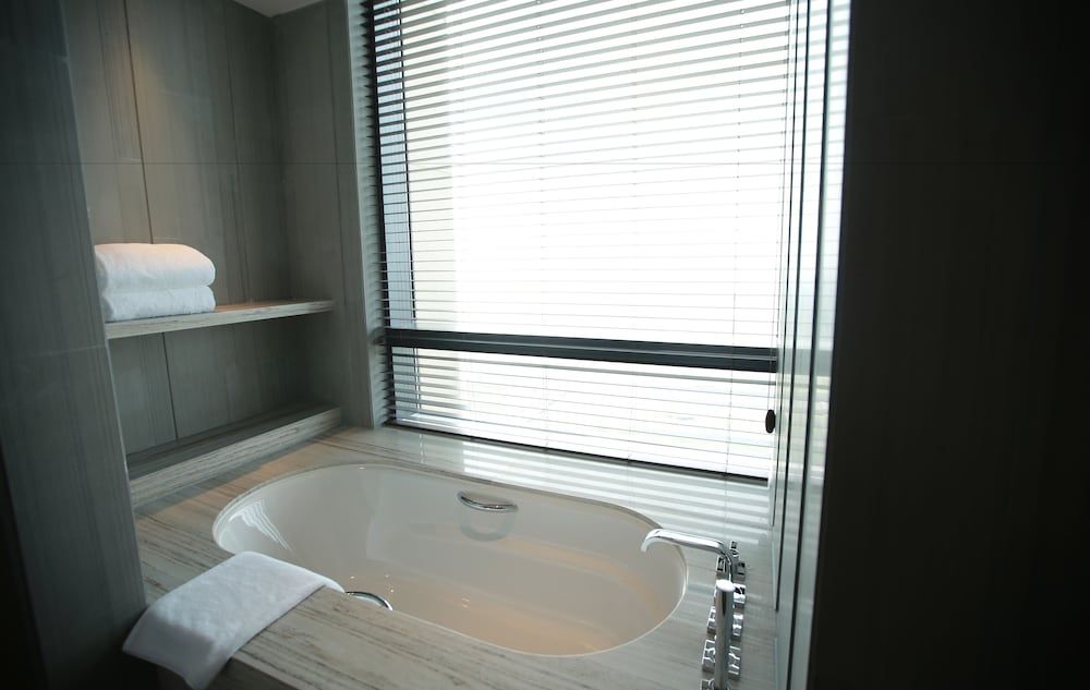 Premium Room, 1 King Bed, Club Lounge Access
