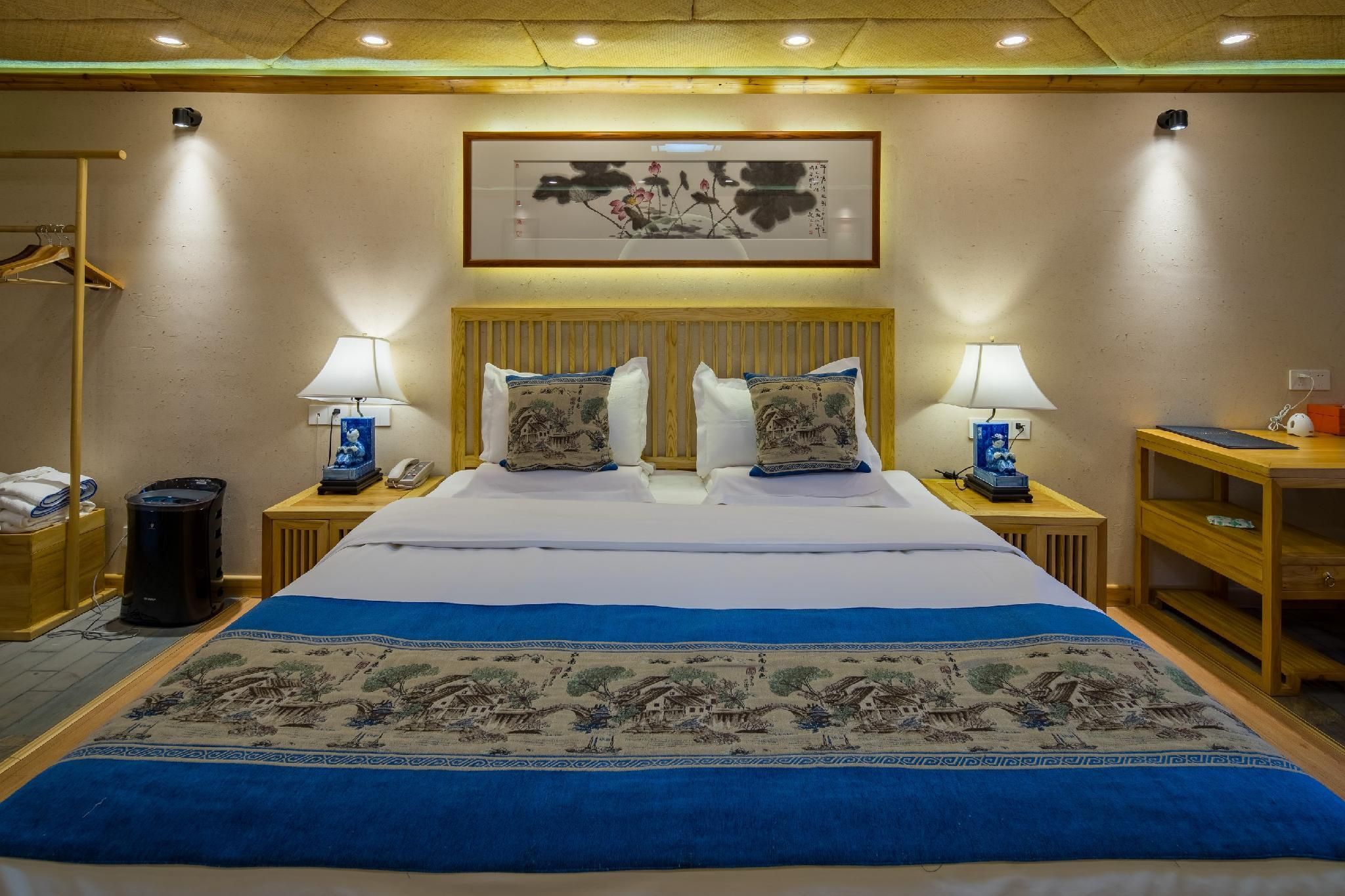 Deluxe king bed room