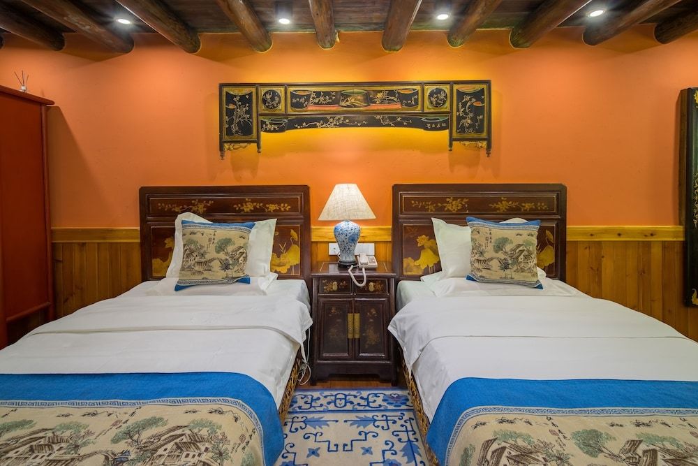 Family Room, Connecting Rooms