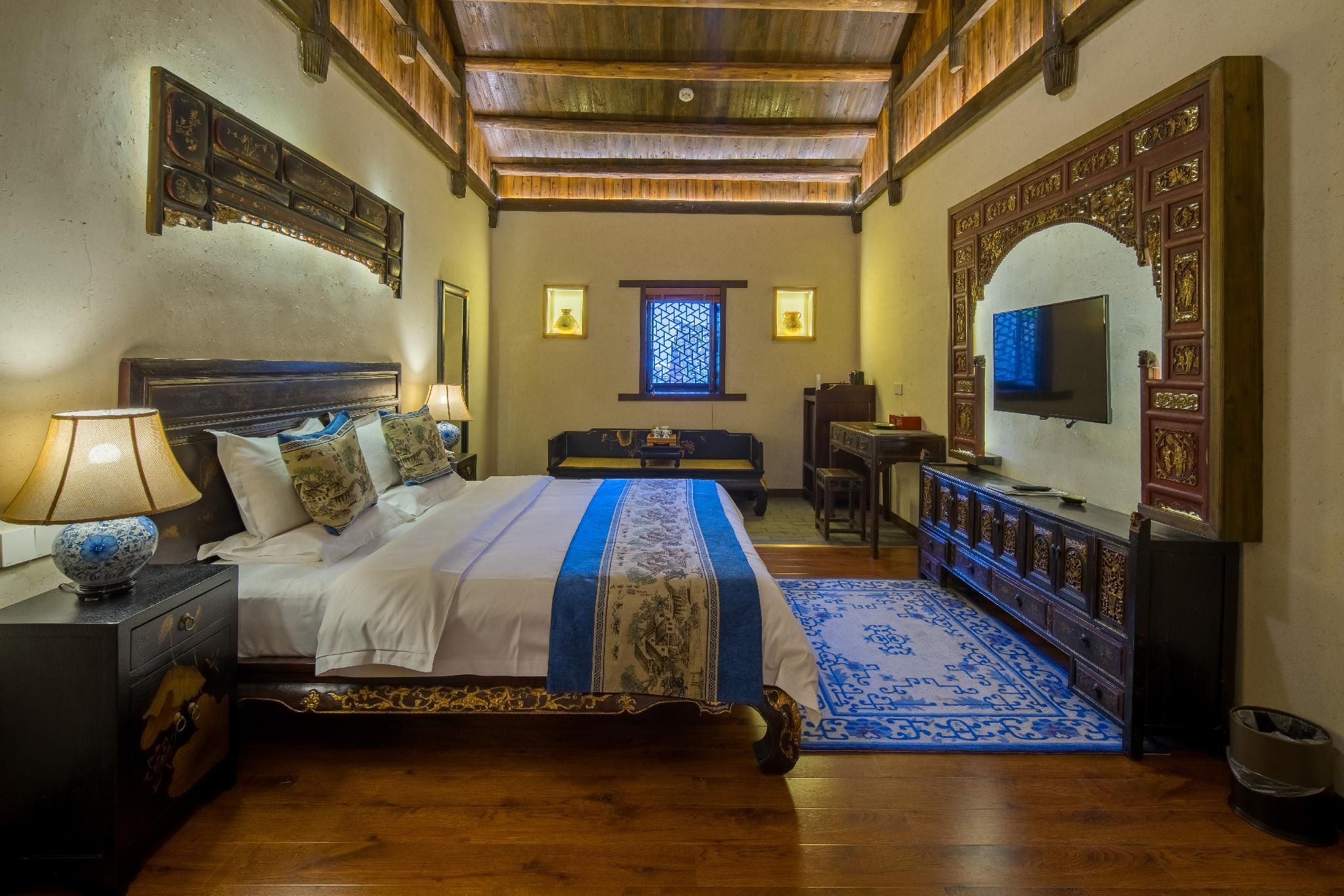 Deluxe king bed room