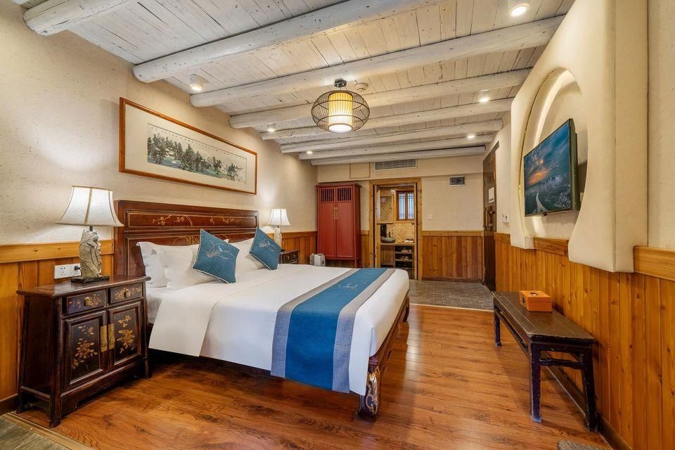 Qing She Elegant Double Bed Room - Bathtub + Tranquil Environment