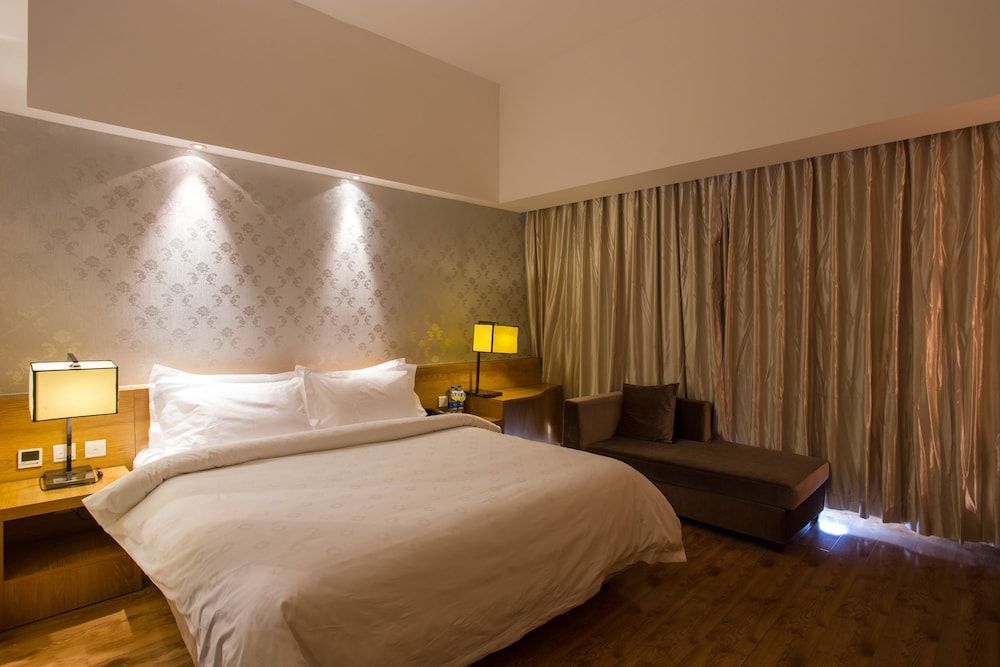 Double Room (Extreme Sassy)