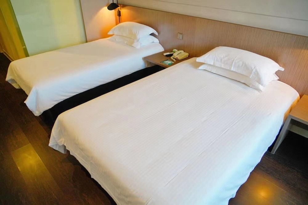 Twin Room (A)