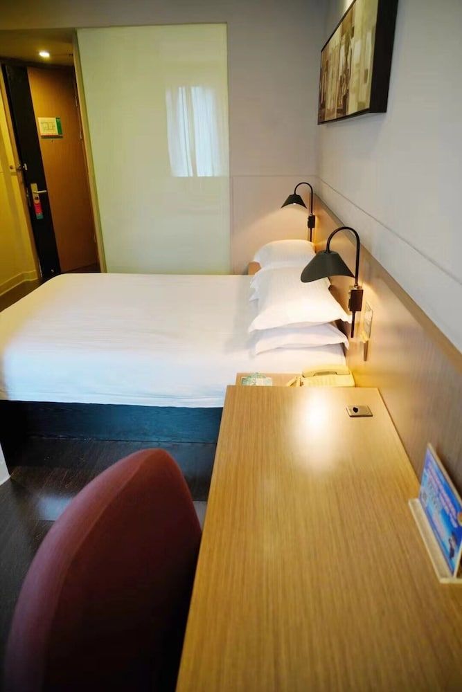 Business Room (C)