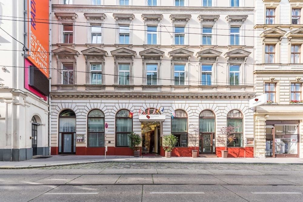 undefined Theaterhotel & Suites Wien 5