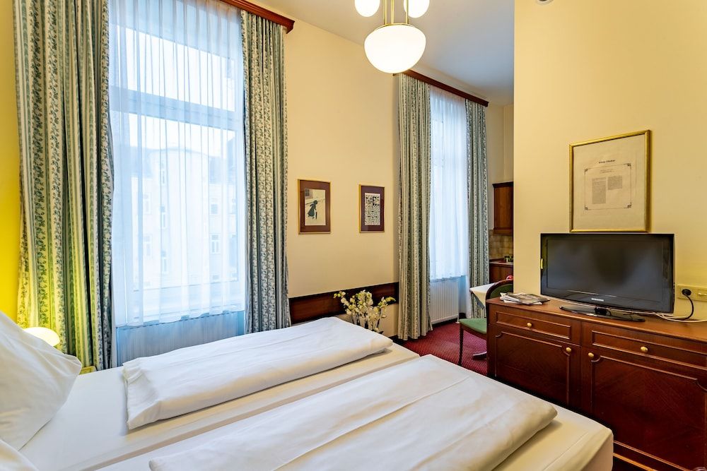 undefined Theaterhotel & Suites Wien 4