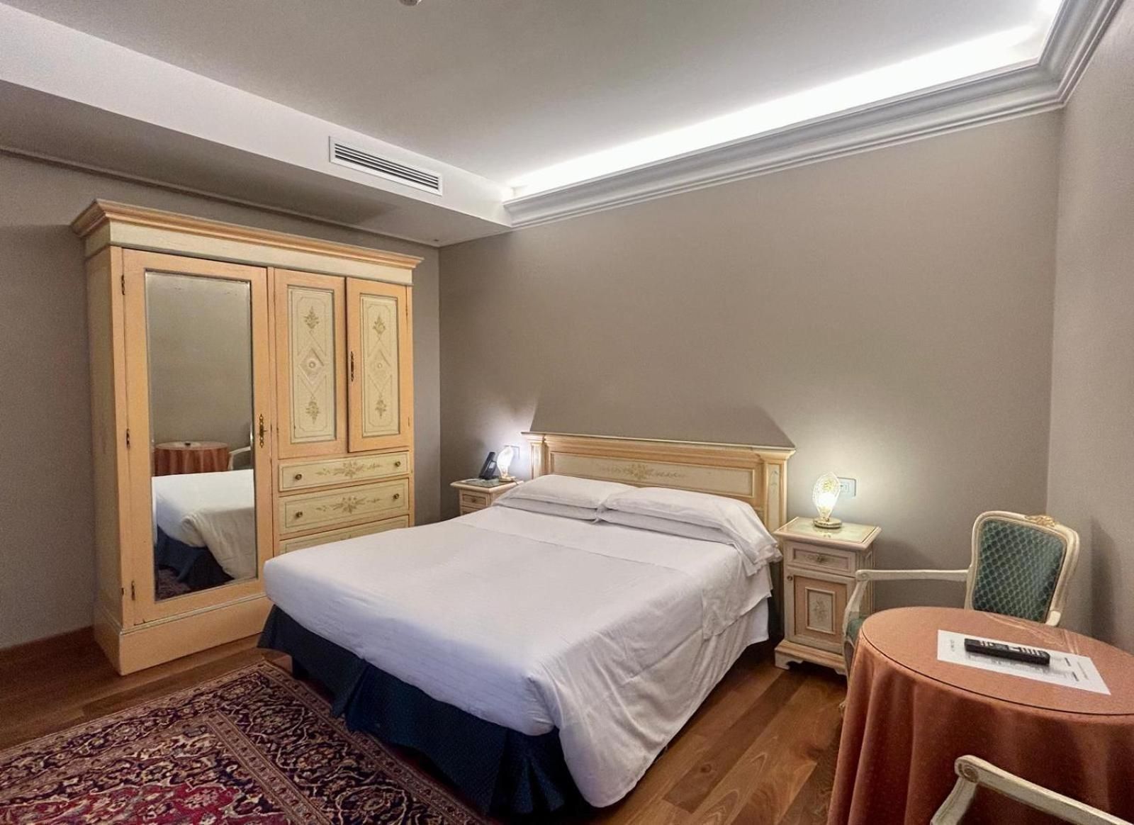 Classic Canal View Double Room
