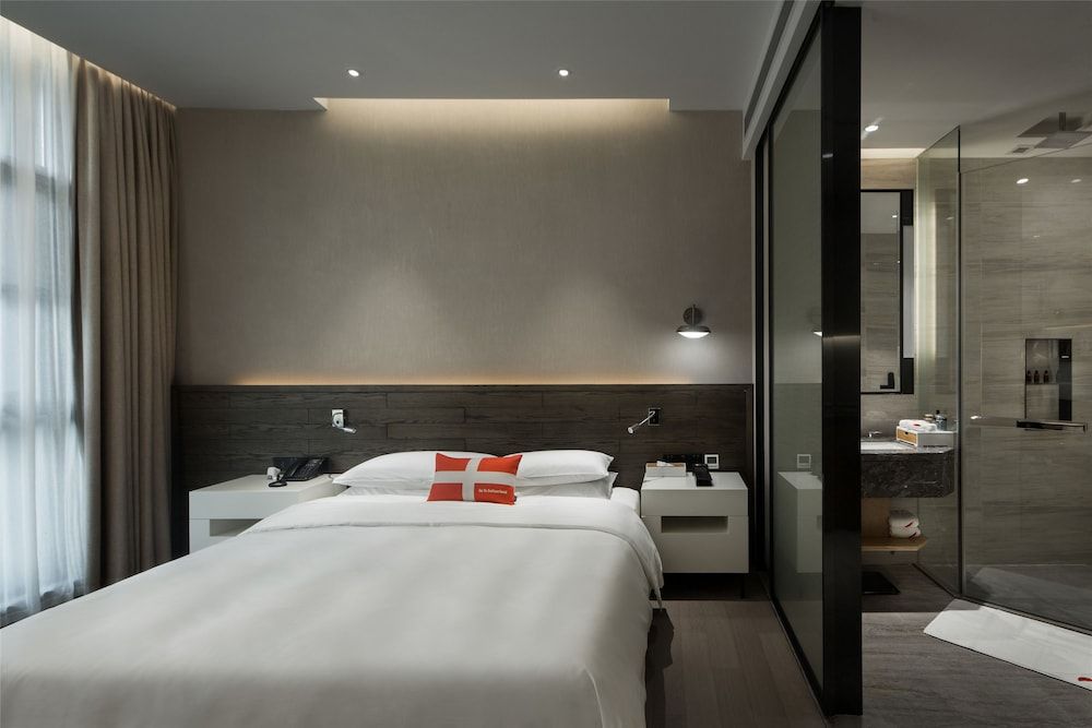 Swisstouches Guangzhou Hotel Residences Standard King Room