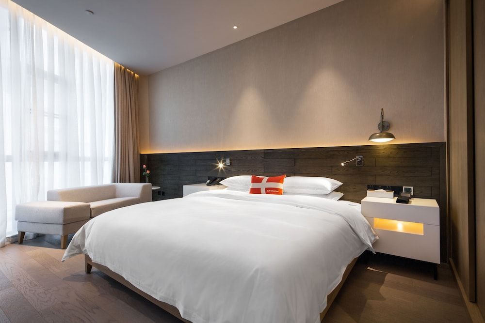 undefined Swisstouches Guangzhou Hotel Residences 10