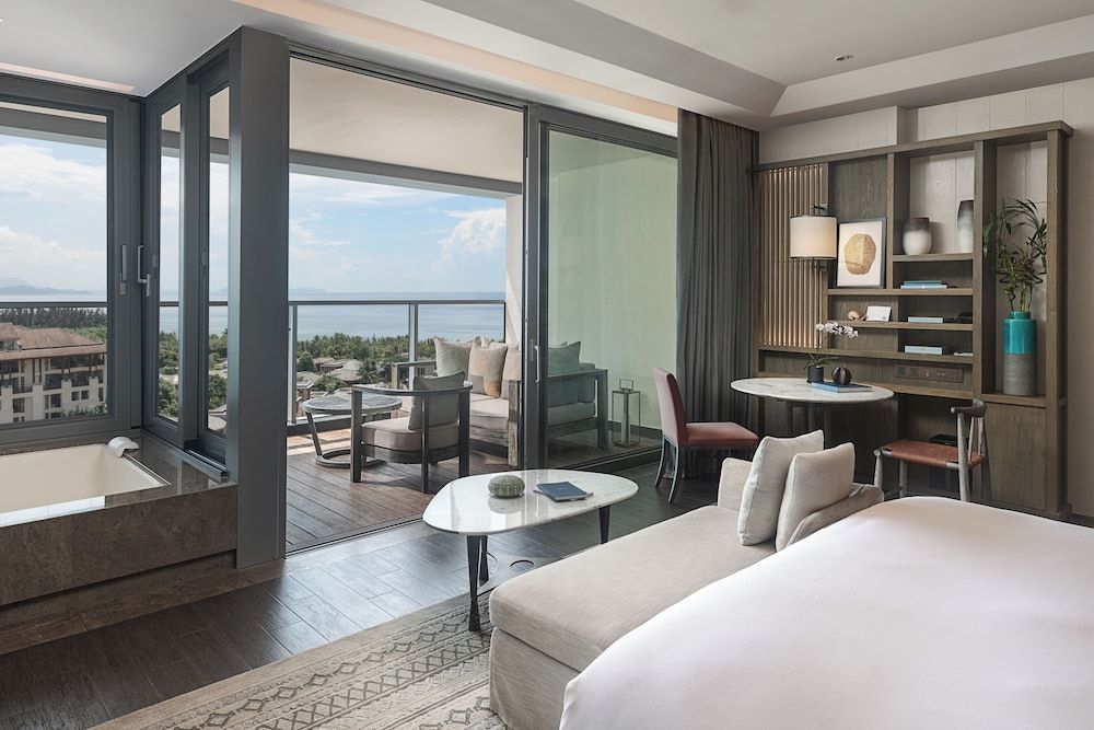 Grand Panoramic Ocean View King