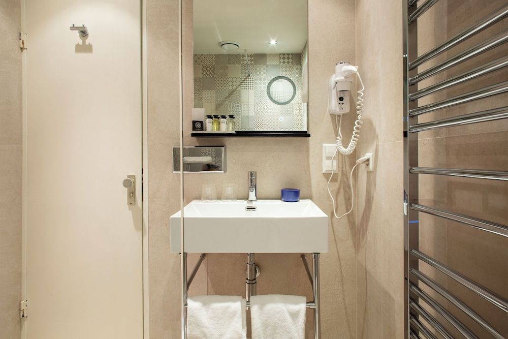 Dikker & Thijs Hotel Standard Room, 1 Queen Bed 4