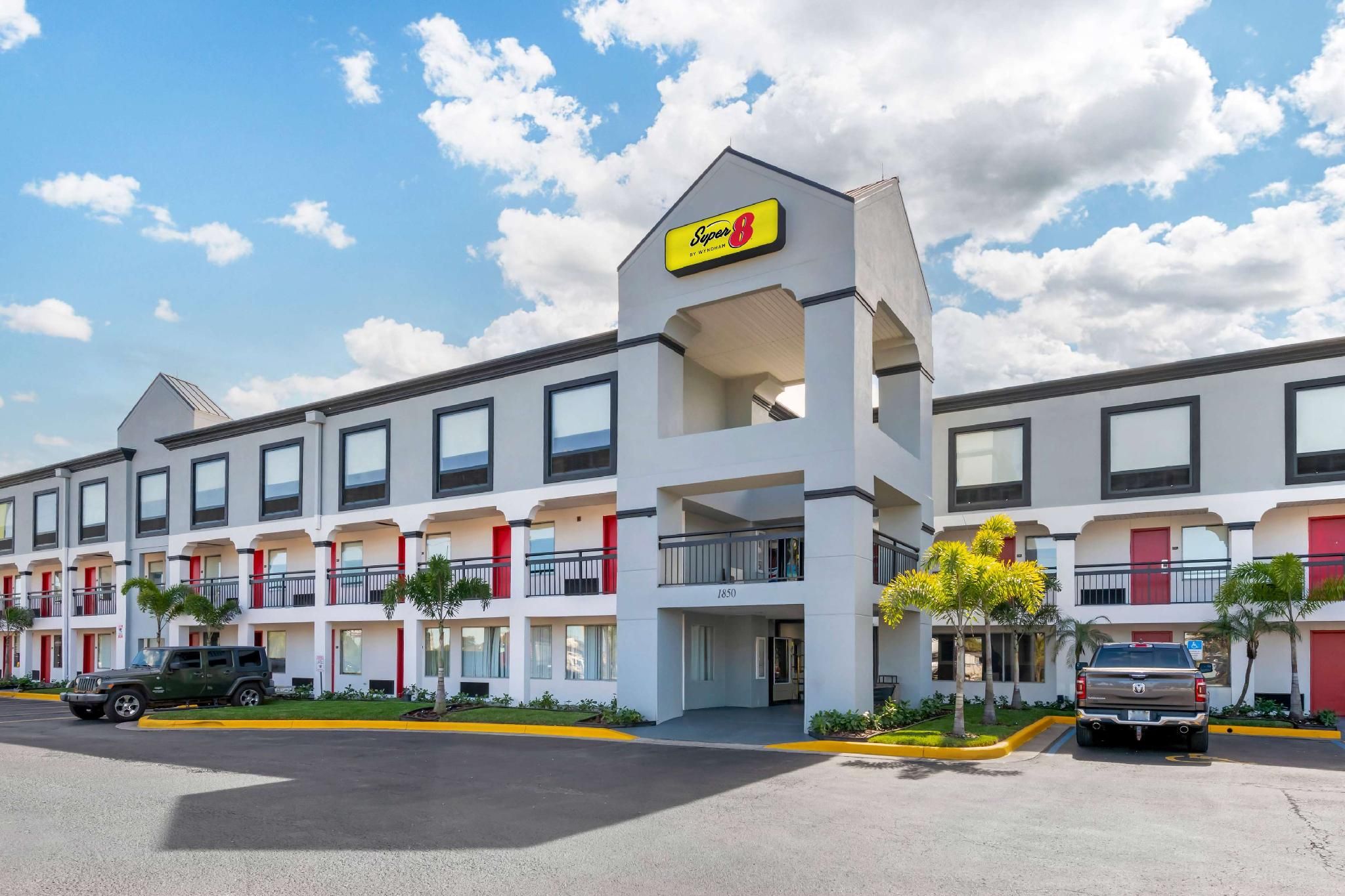 undefined Super 8 by Wyndham Orlando Near Florida Mall